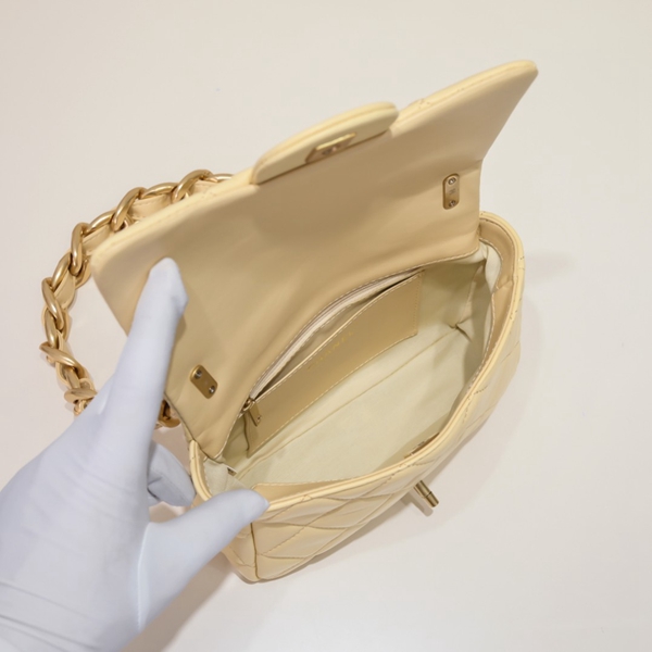 シャネルバッグ着用イメージ